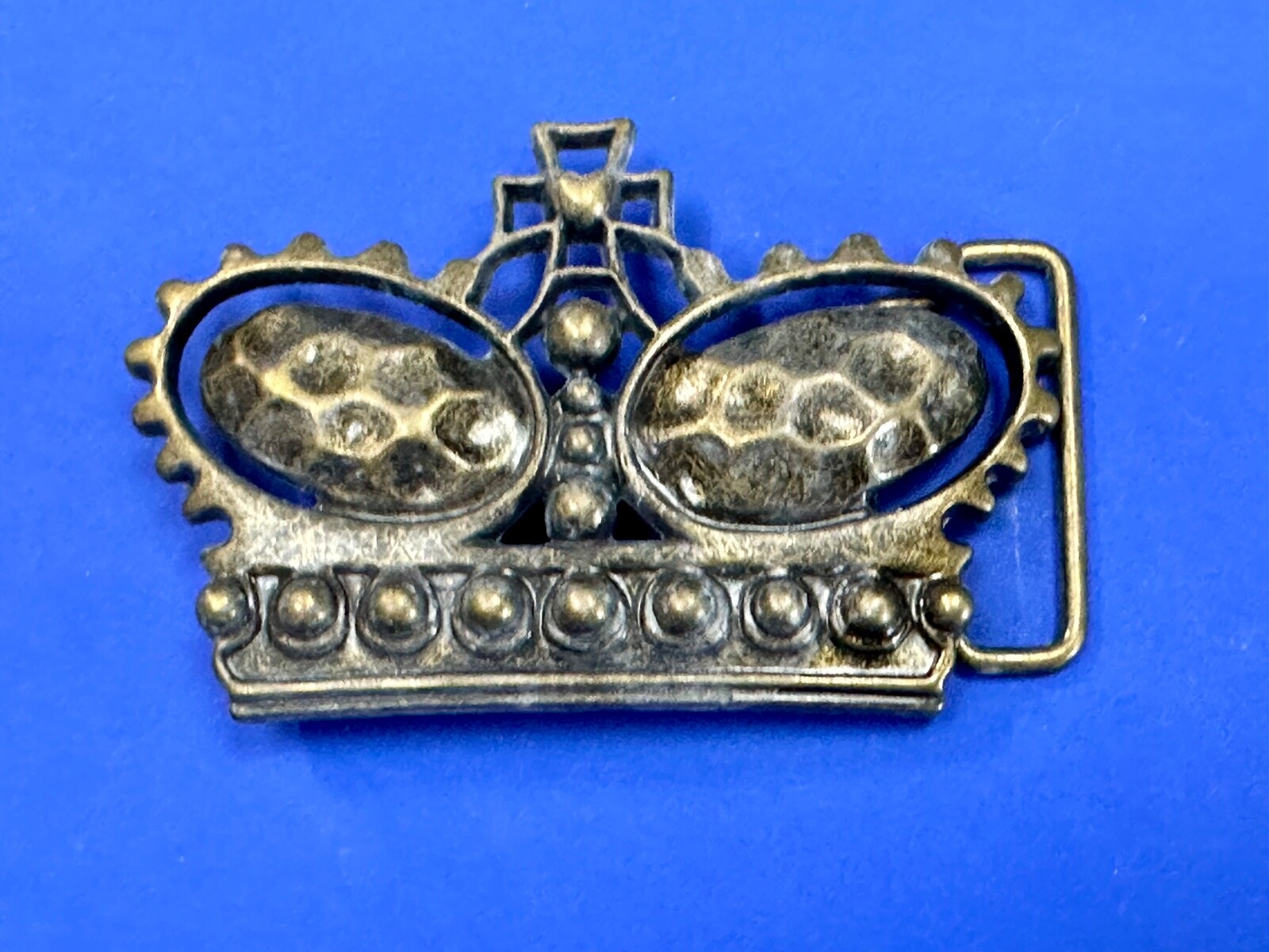 The Royal Crown – Vintage See Through Cutout Studded Belt Buckle