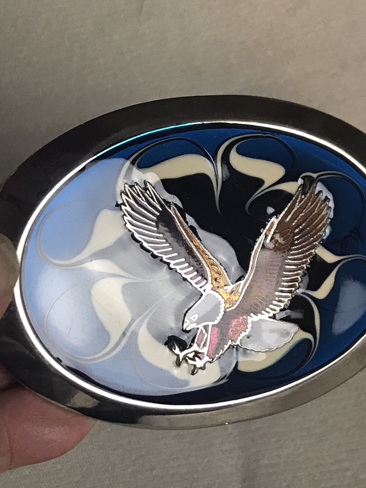 SILVER TONE BELT BUCKLE ENAMELED EAGLE BLUE CREAM SWIRL BACKGROUND