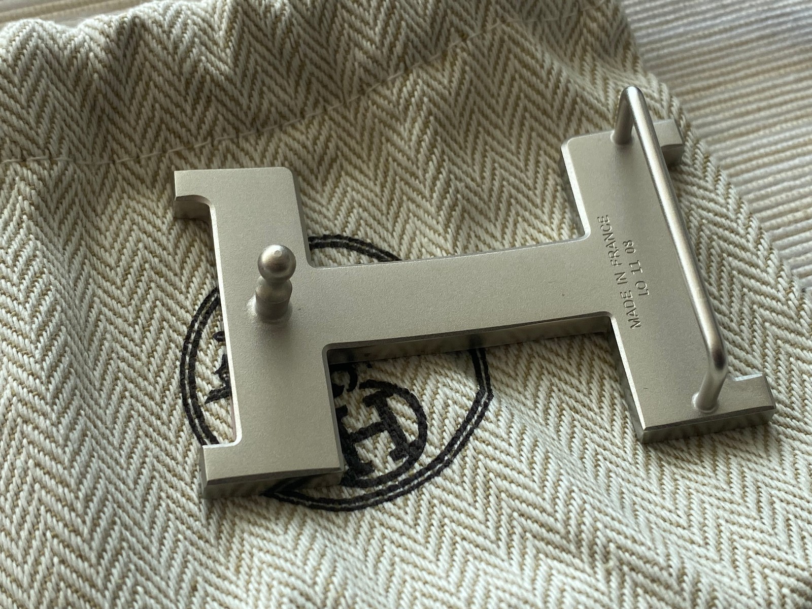 H 24mm silver belt buckle