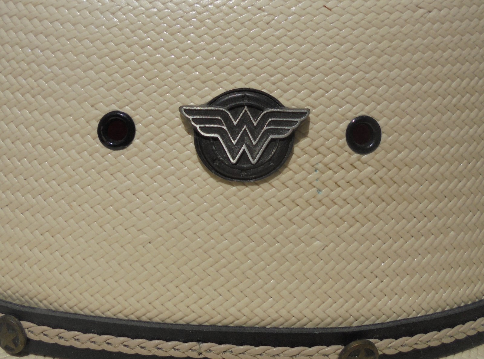 WONDER WOMAN W LOGO HAT PIN SOLID DARKER PEWTER COLOR FINISH-new