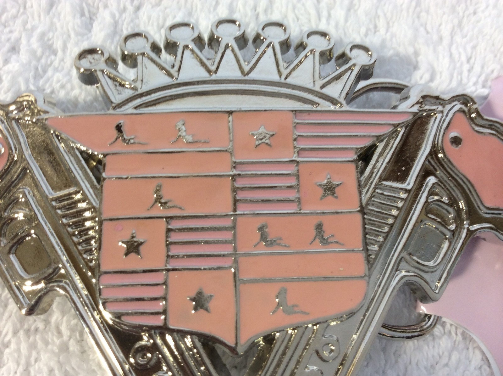 Cadillac Belt Buckle Pink guns design Brand New Chrome Deville Seville Auto Car