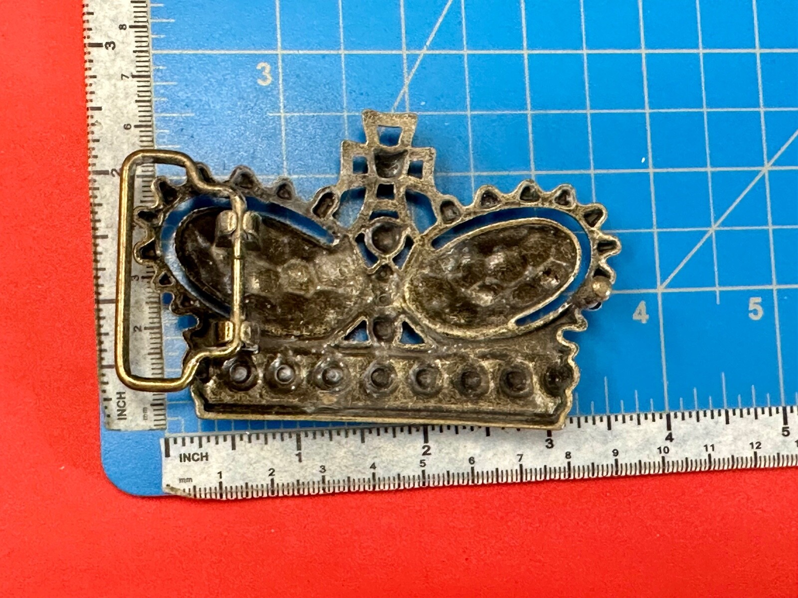 The Royal Crown – Vintage See Through Cutout Studded Belt Buckle