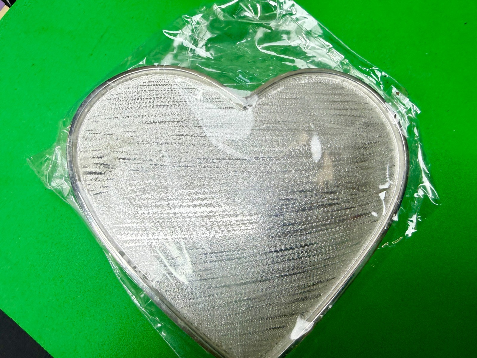 Beautiful Heart Shaped Textured Silver Color Ladies Soaked Project Belt Buckle