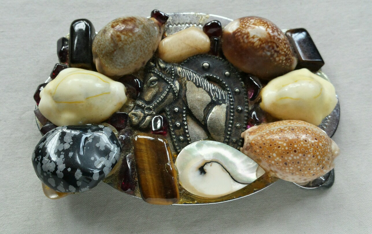 HORSE SHOE BELT BUCKLE UNIQUELY CUSTOMIZED W INTERESTING COLORED SHELLS & STONES