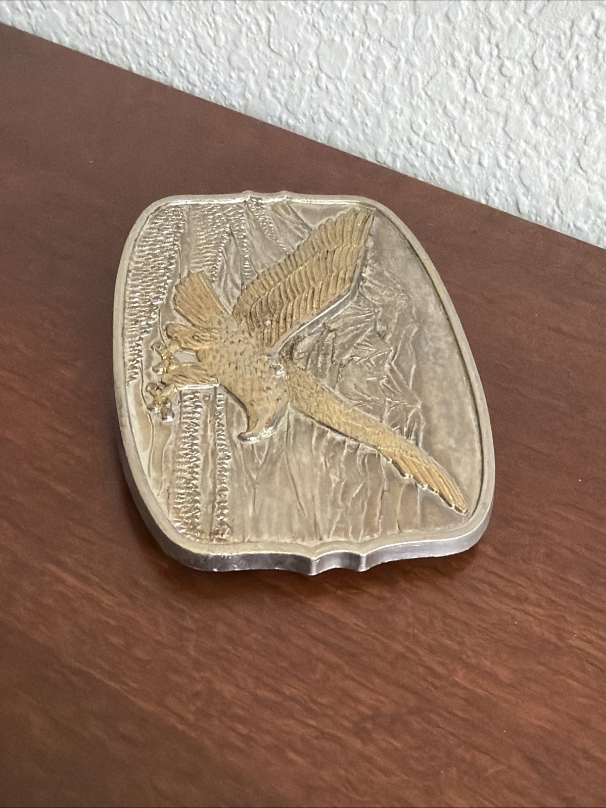 Vintage 70s WESTERN SILVER & GOLD TONE METAL BELT BUCKLE SOARING AMERICAN EAGLE