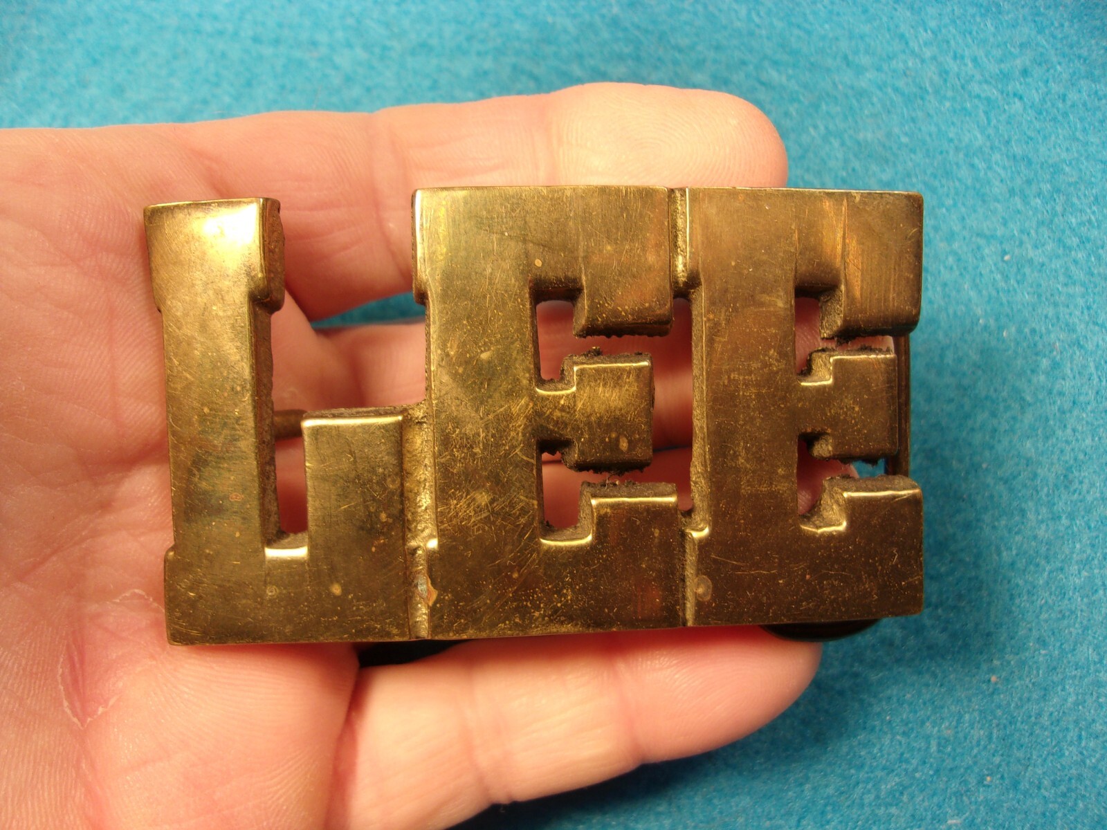 EXCELLENT OLDER VTG SOLID BRASS MEN&rsquo;S BELT BUCKLE FROM TAIWAN: NAME OF « LEE »