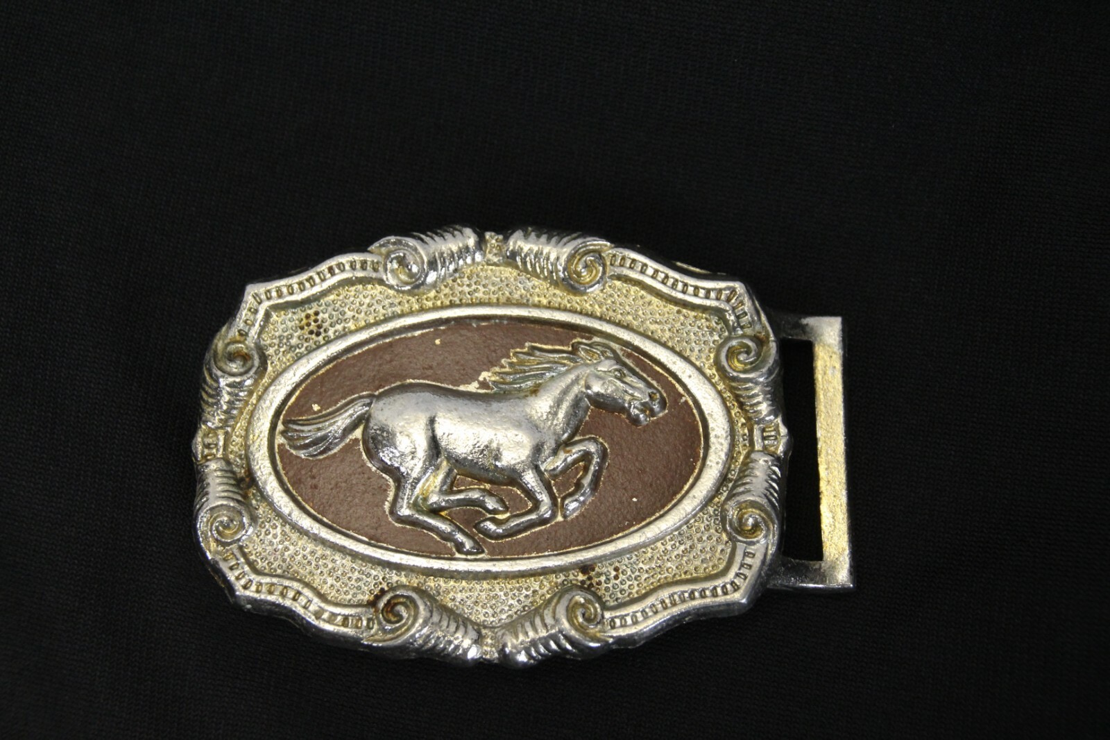 Mustang Western Style Belt Buckle Horse 2-1/2&Prime; x 3-1/4&Prime;