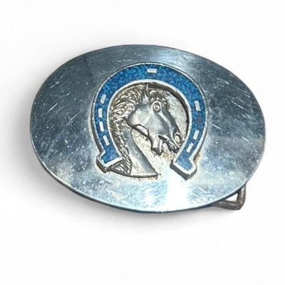 Vintage Silver tone belt buckle with blue enamel horse and horseshoe (xs1)