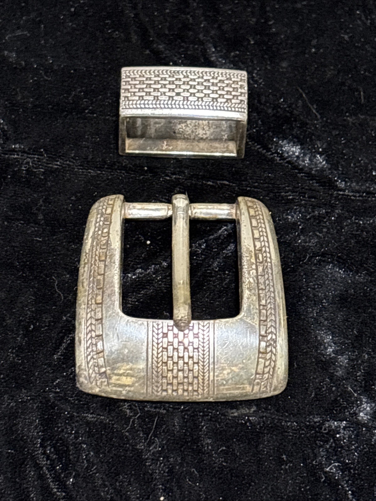 Vintage Nice 1993 Western Textured Engraved Pattern Cowboy Belt Buckle Set