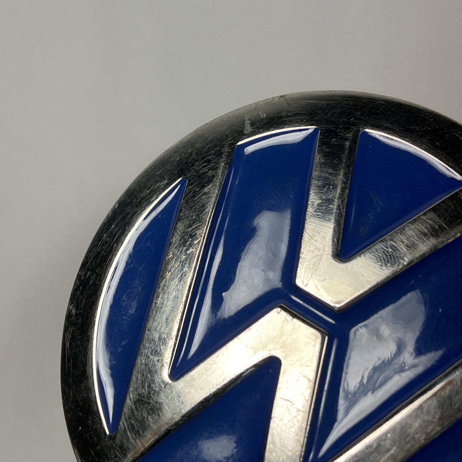V W SILVER & BLUE METAL ADULT BELT BUCKLE