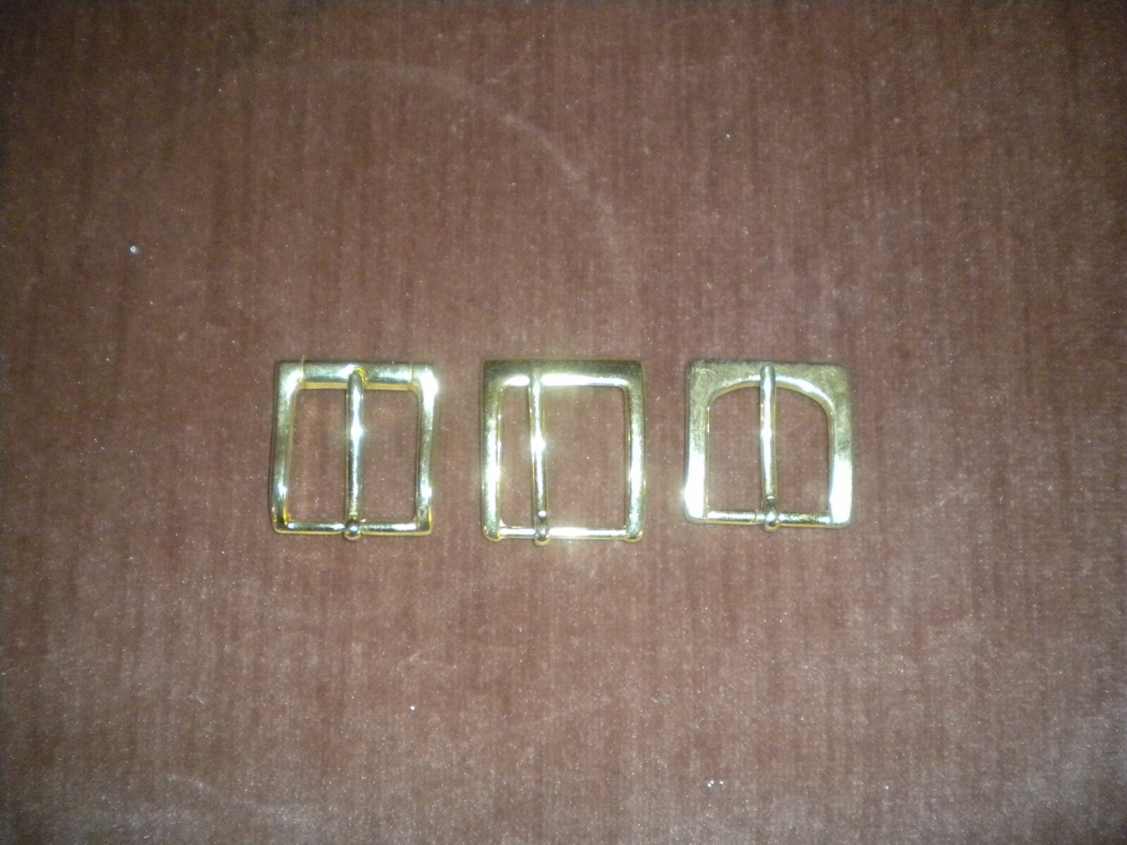 LOTS OF 3 REGULAR BUCKLE FOR 1 1/4 IN WIDE 3 GOLD BUCKLES DIFERENT DESINGS