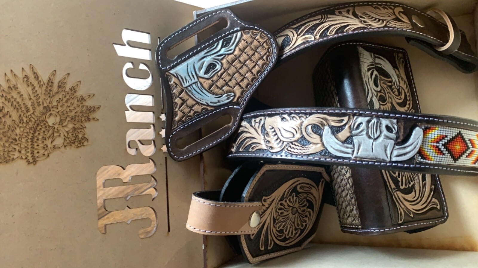 Unisex chinseled western belt 