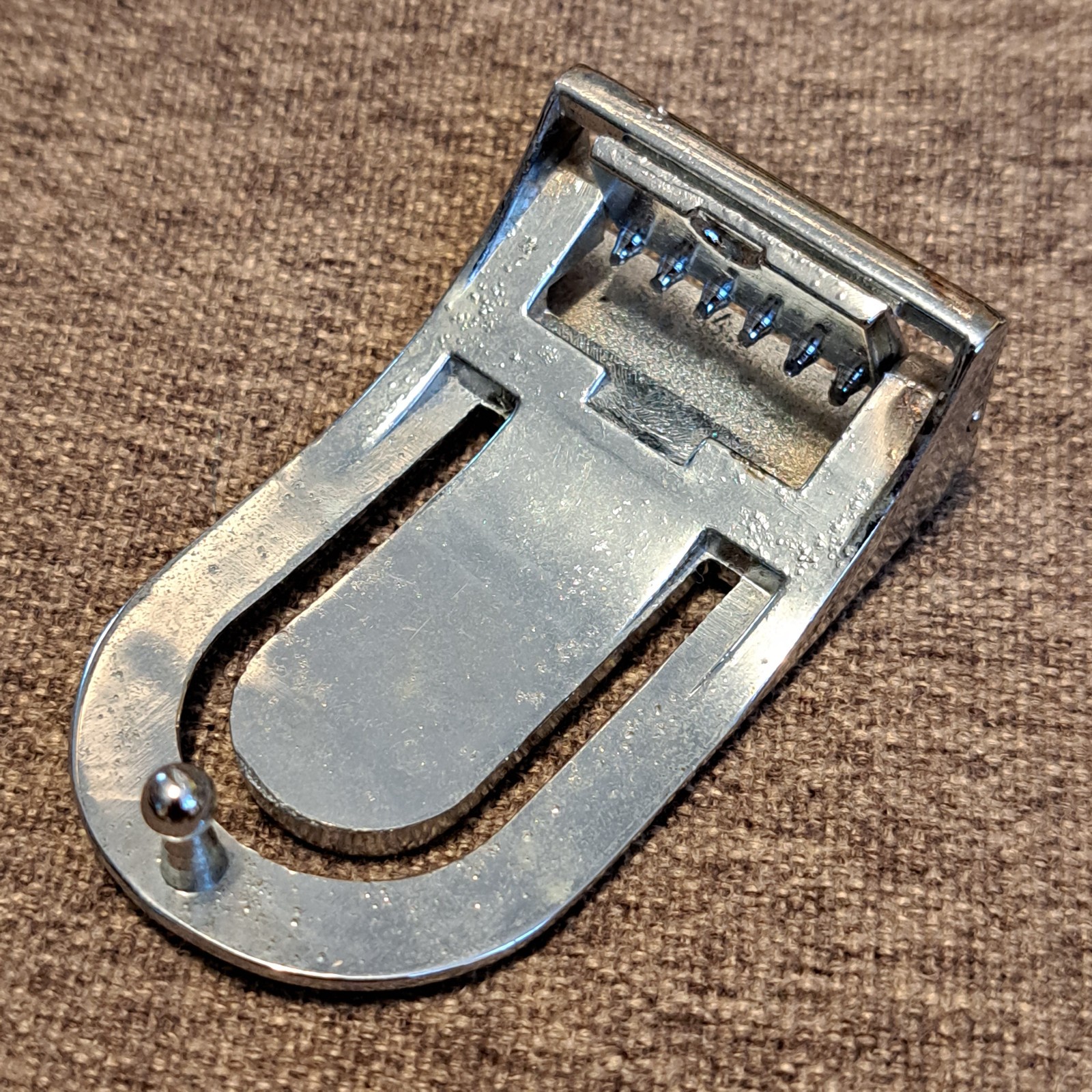 VERY VINTAGE JUNGLE EXPLORATION (ELEPHANT LOGO) BELT BUCKLE, SILVER FINISH