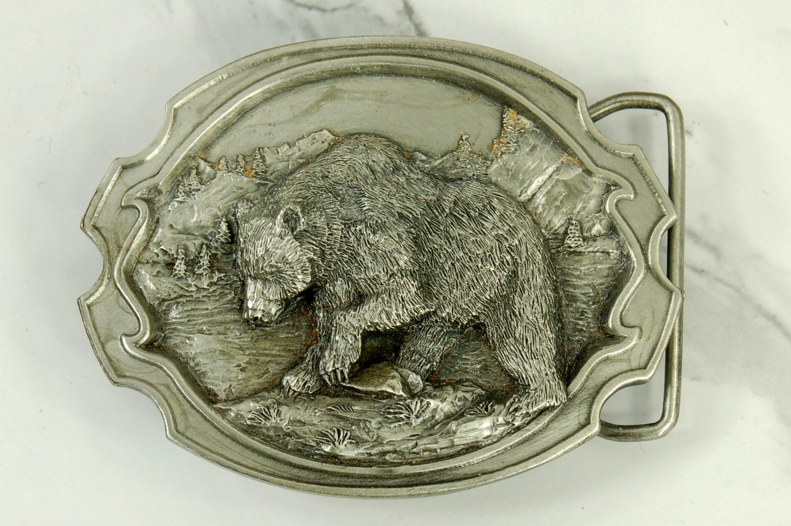 Grizzly Bear pewter belt buckle western vintage Siskiyou Buckle Co 1984