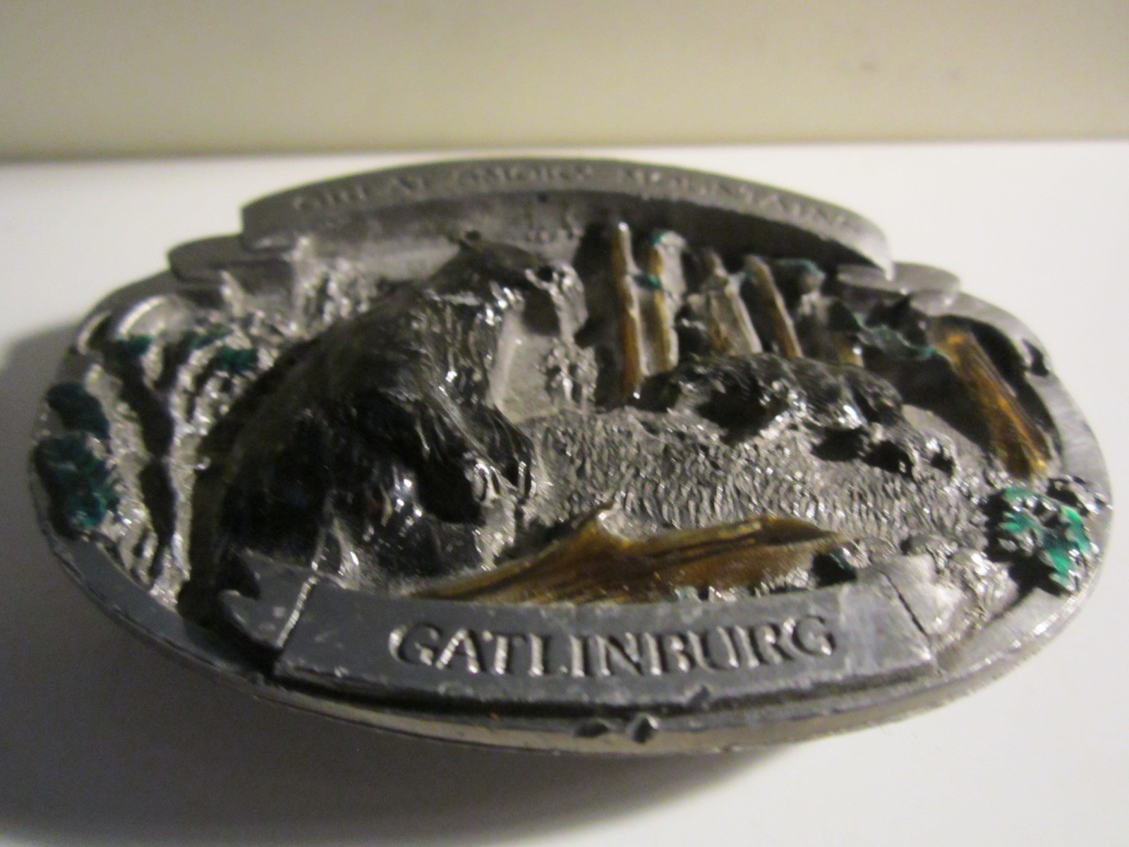 1986 GREAT SMOKY MOUNTAINS BLACK BEAR SCENE BELT BUCKLE HEAVY – GW-26