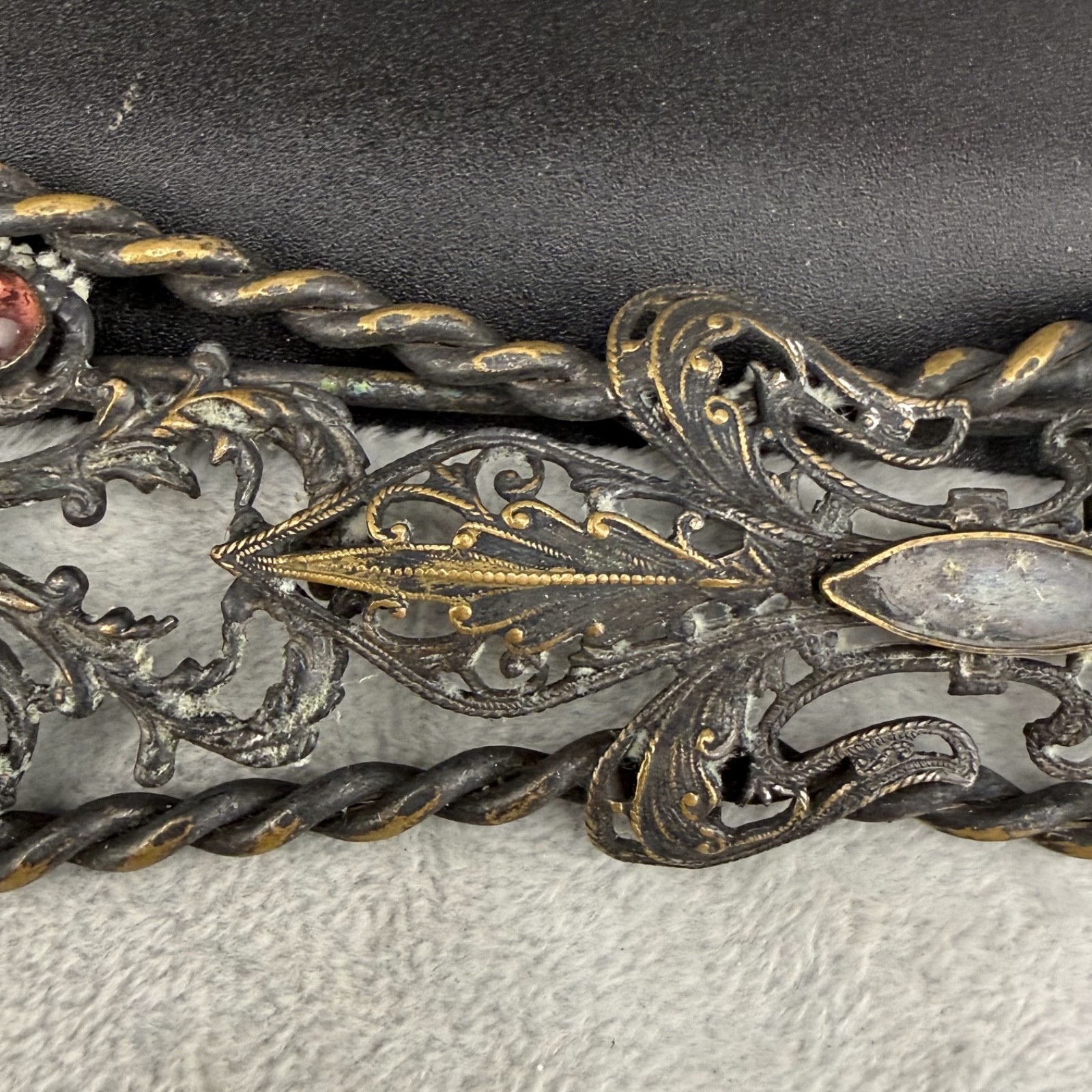 Vintage Women’s Buckle Gold Tone READ
