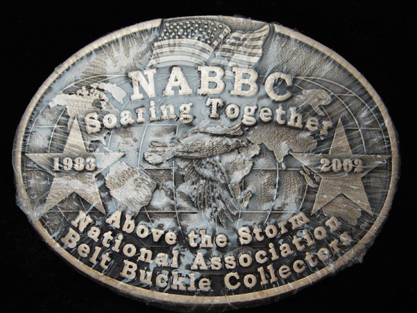 QK13113 *NOS* 2002 **NAT&rsquo;L ASSOC. BELT BUCKLE COLLECTORS** SOLID BRASS BUCKLE