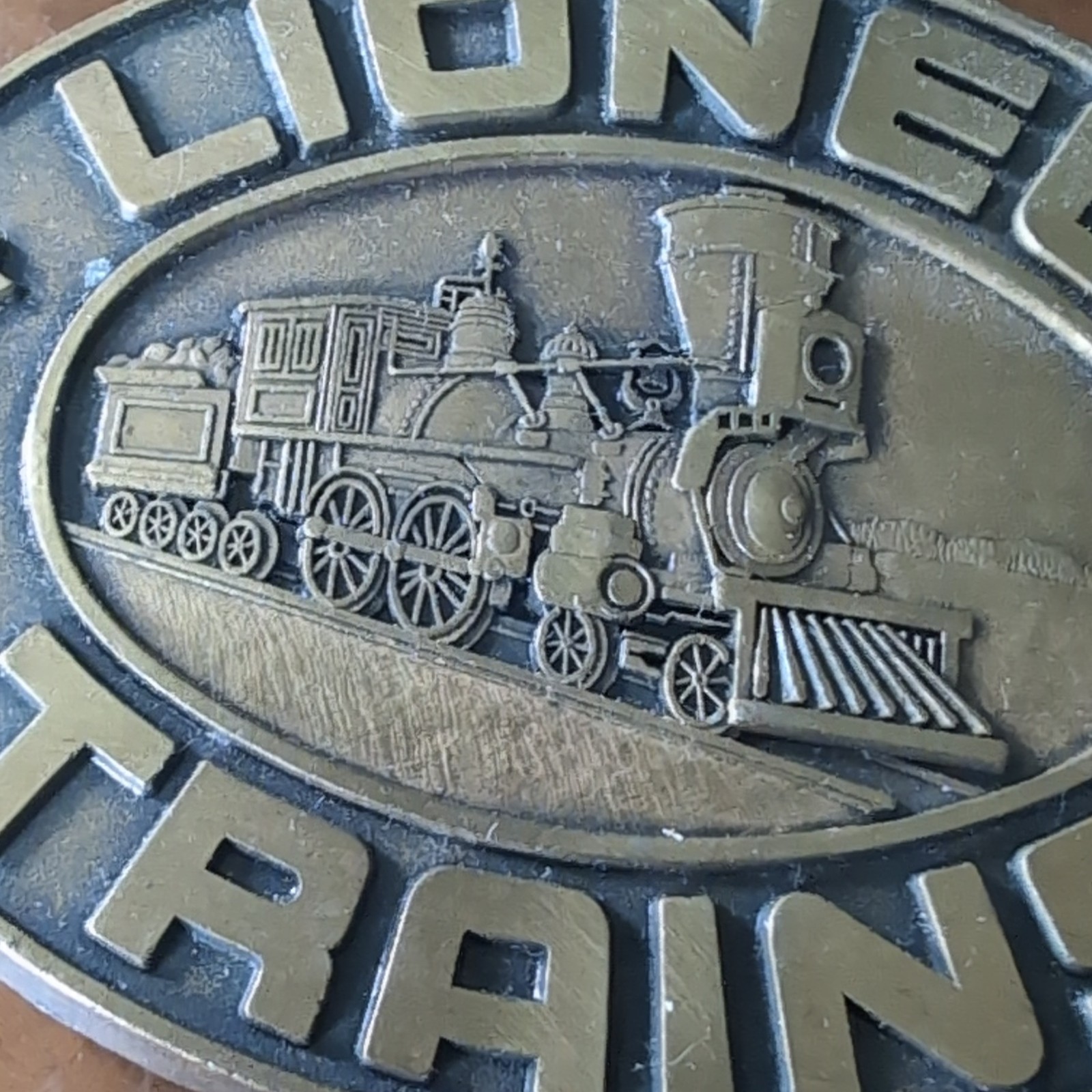 1978-Lionel Men’s Oval Western Belt Buckle Train Logo Metal Gold/Black Fits 1.5&Prime;