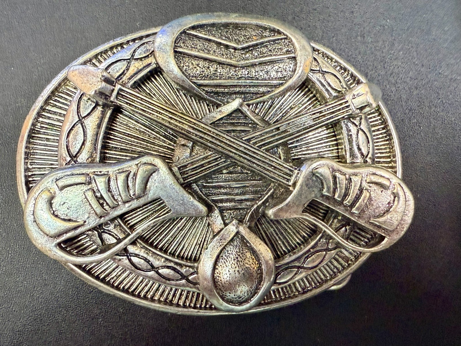 Crossed Sword&rsquo;s Weapon Gothic Punk Vibe Silver Color Silver Dagger Belt Buckle