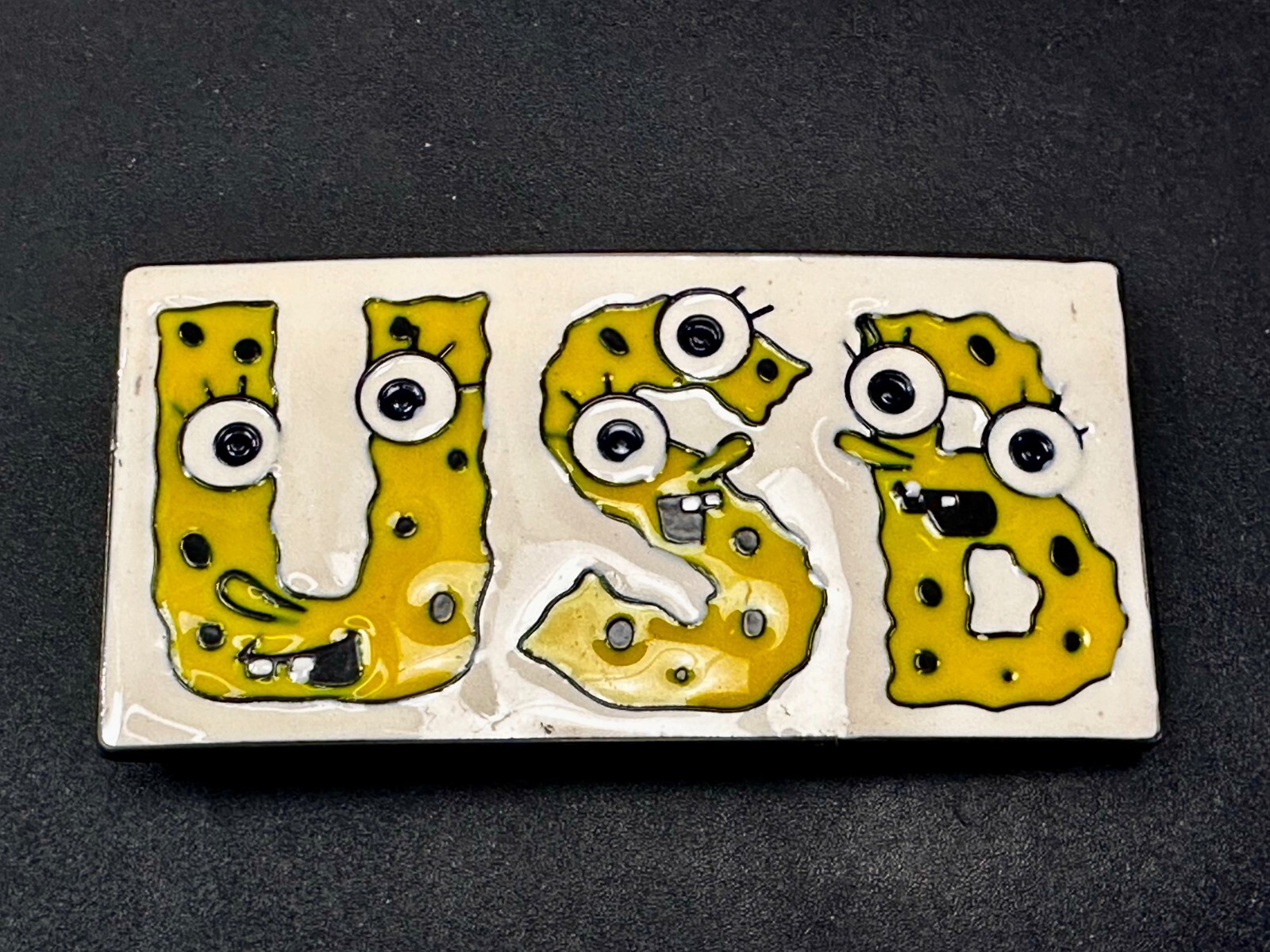 Yellow USB Letters Sponge Bob? Eyes Teeth Novelty Funny Belt Buckle