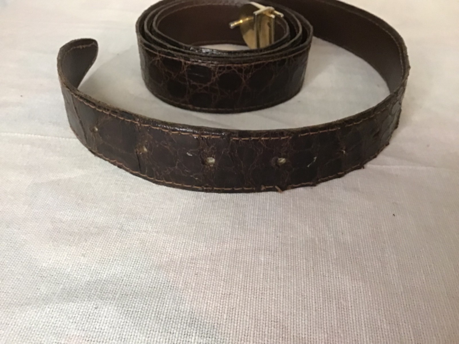 Yacare Industrias Argentinas Belt. Metal Buckle Genuine Alligator Skin 46” x1”
