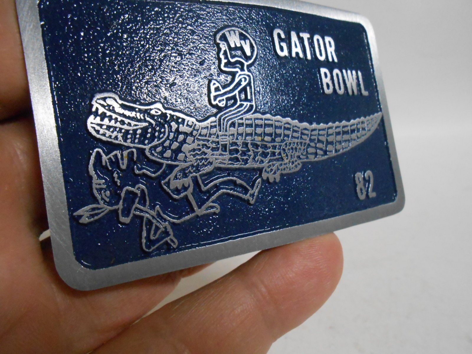 1982 Gator Bowl Belt Buckle WVU Football Player on Gator Unworn–Free Ship