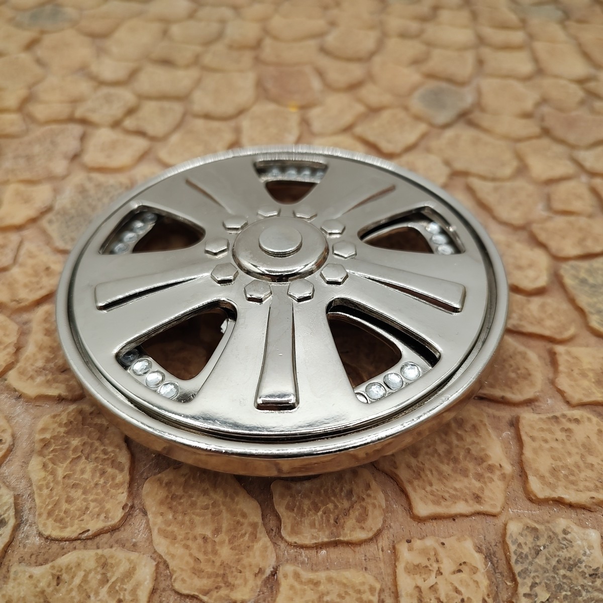 Spinning Tire Rim Wheel Spinner Cut-Out Alloy Belt Buckle Chrome