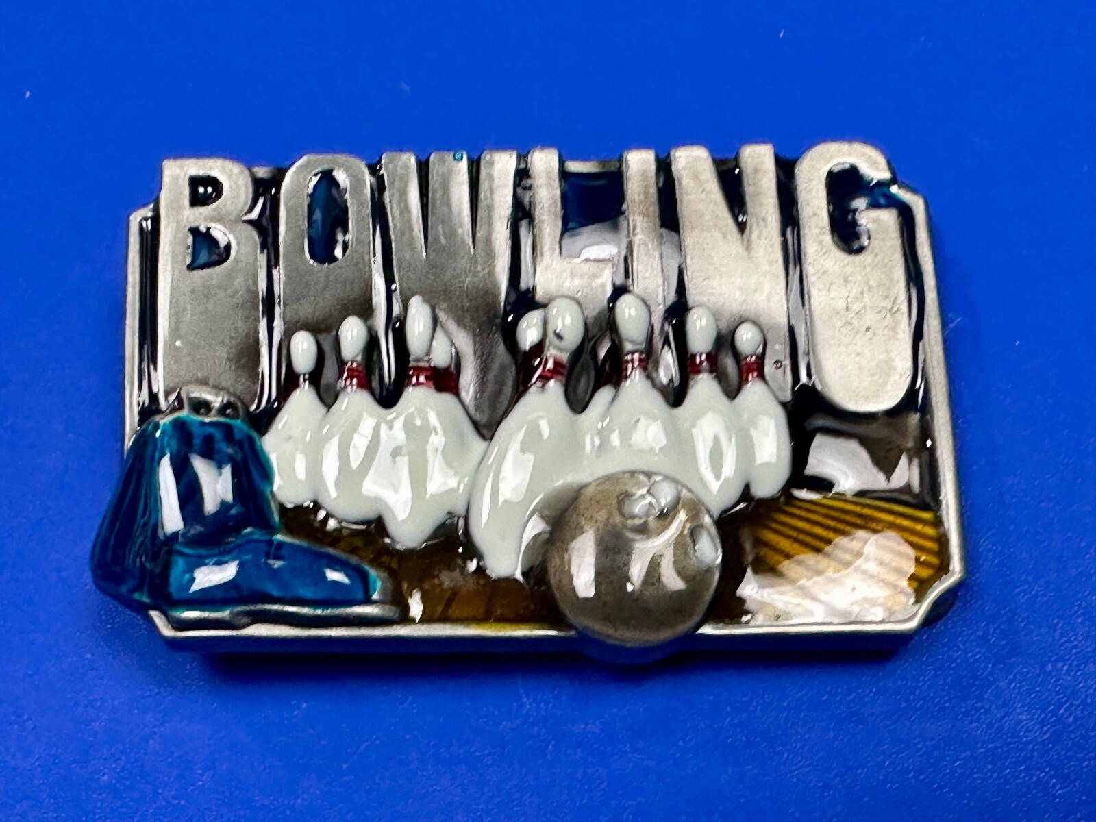 Bowling Sports Commemorative Belt Buckle – Raised Pins, Lane And Ball