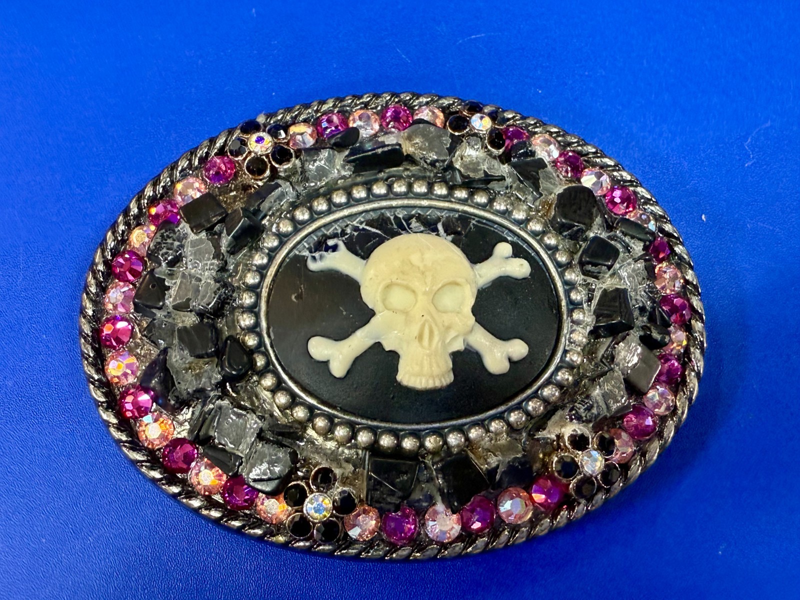 Skull Crossbones White Enamel Rhinestone Halloween Gothic Punk Vibe Belt Buckle