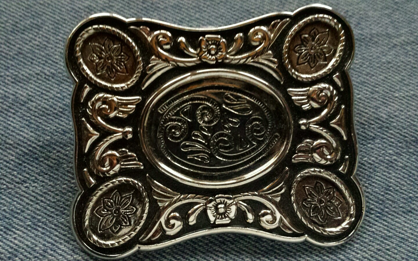 FLORAL CIRCLE ROPE DECORATIVE PATTERNED BLACK & SILVER COLOR WESTERN BELT BUCKLE
