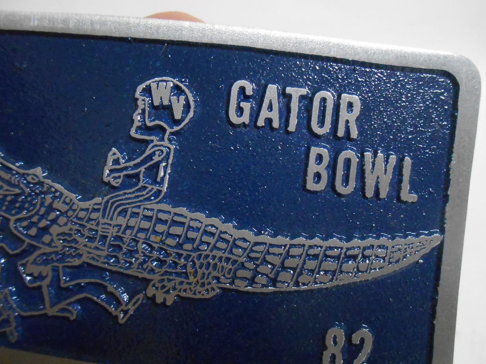 1982 Gator Bowl Belt Buckle WVU Football Player on Gator Unworn–Free Ship