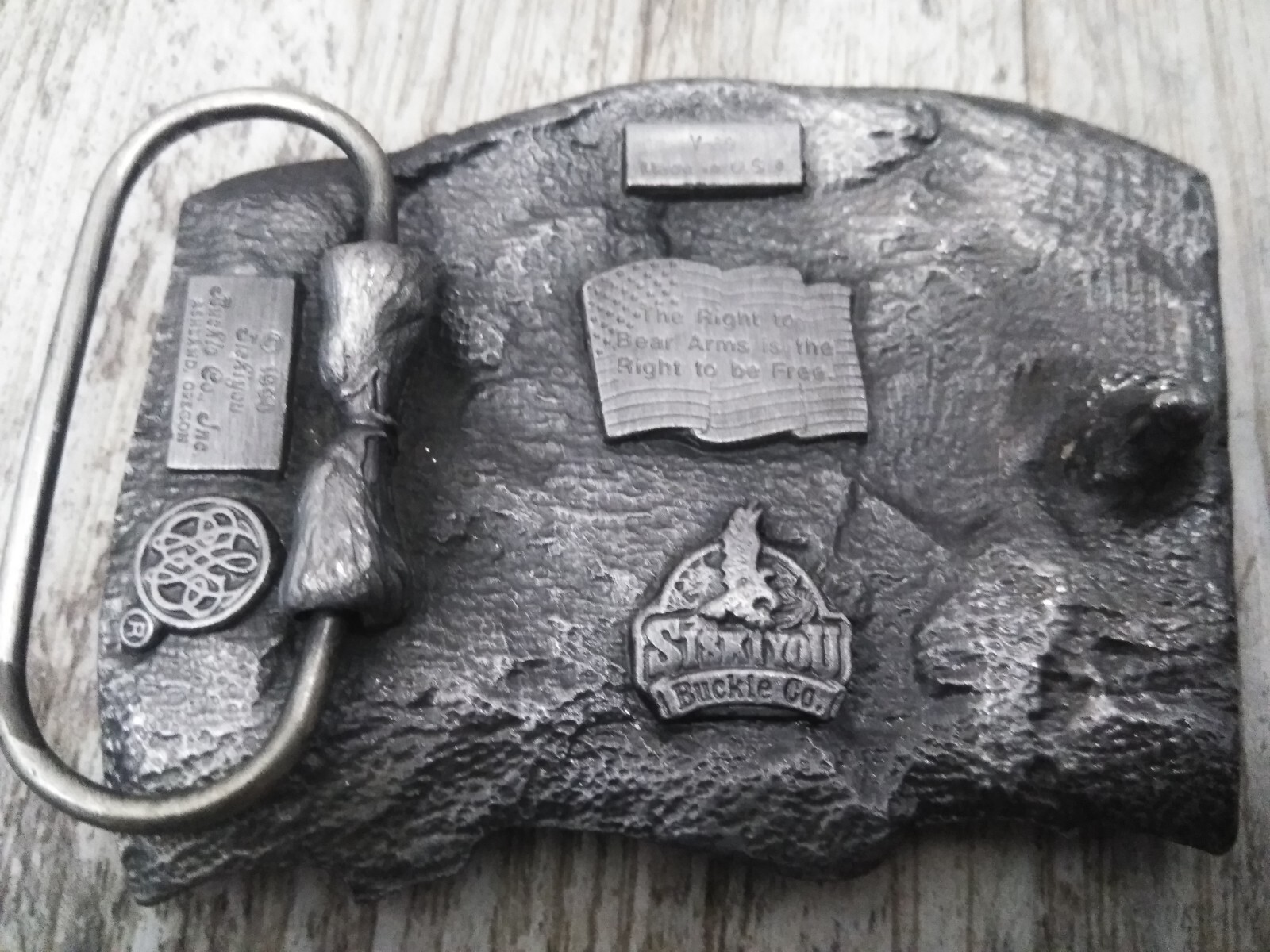 1990 USA FLAG THE RIGHT TO BEAR ARMS BELT BUCKLE GW-13, BY SISKIYOU CO. (U.S.A)