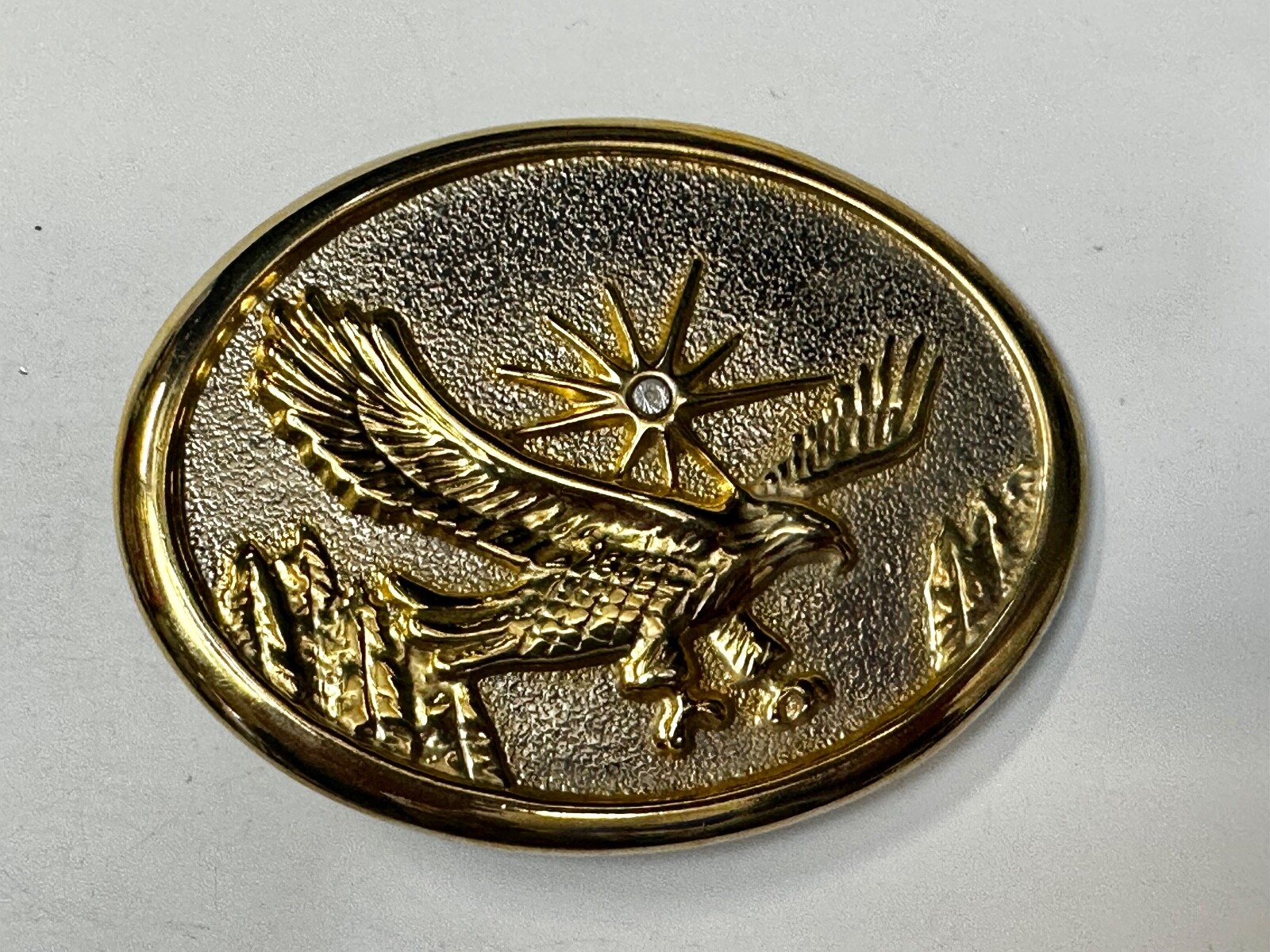 Patriotic American Eagle flying over Mountains w/ starburst Vintage belt buckle