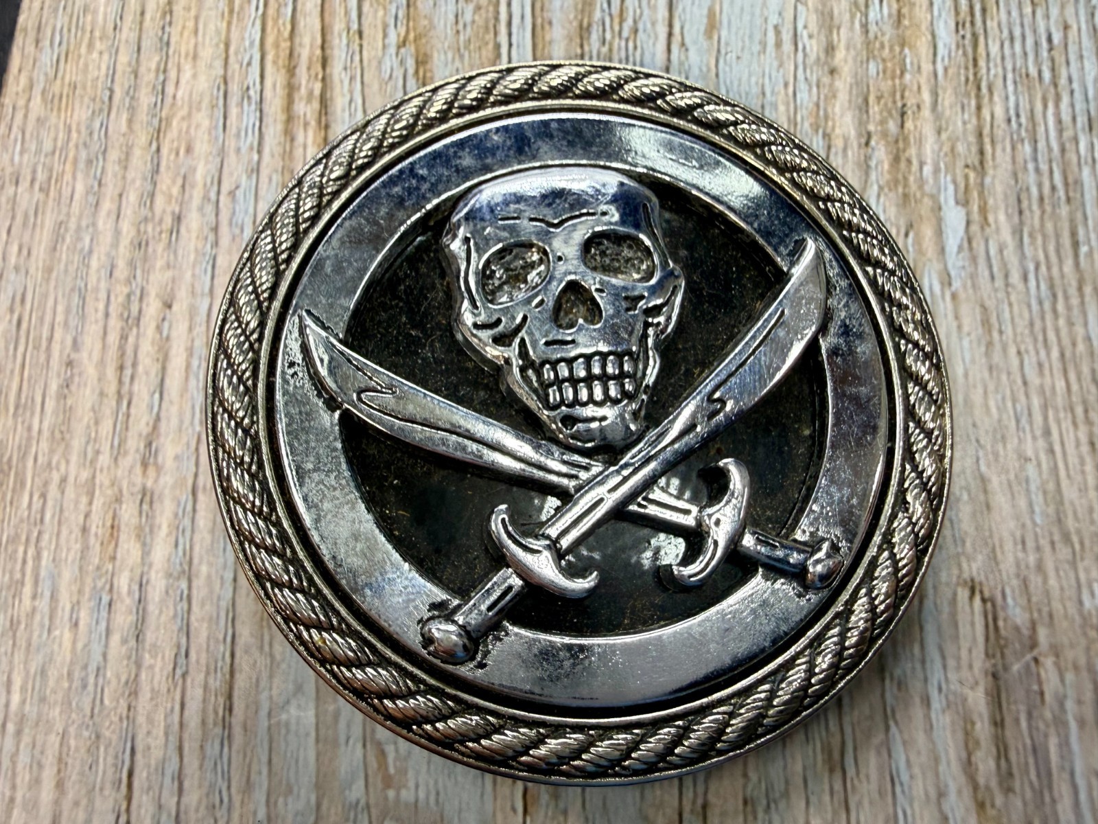 Skull and Crossed Swords Rope Pattern Border Silver Color Round Belt Buckle