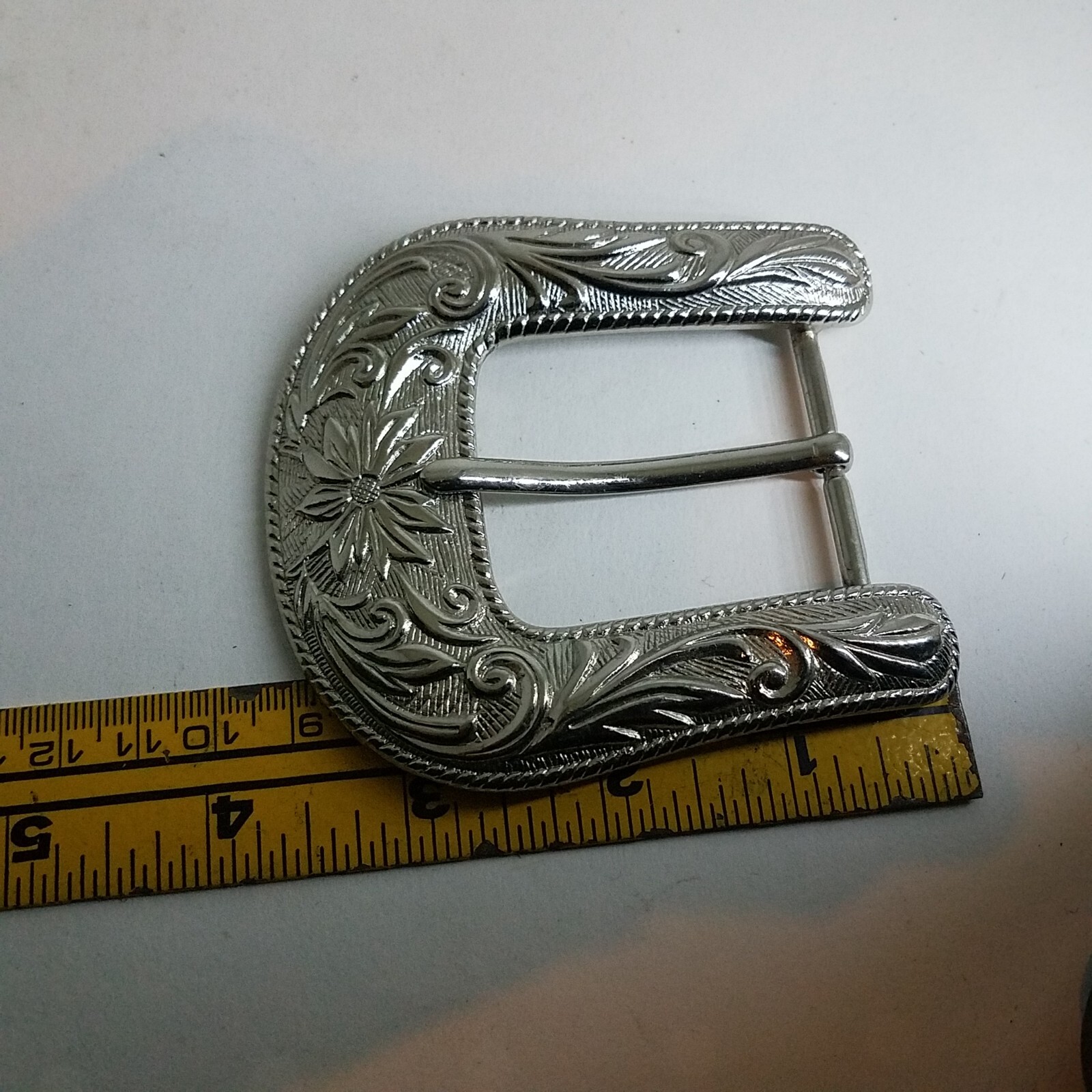 Belt Buckle Flower Design One And A Half Inch Belt 4 Cm