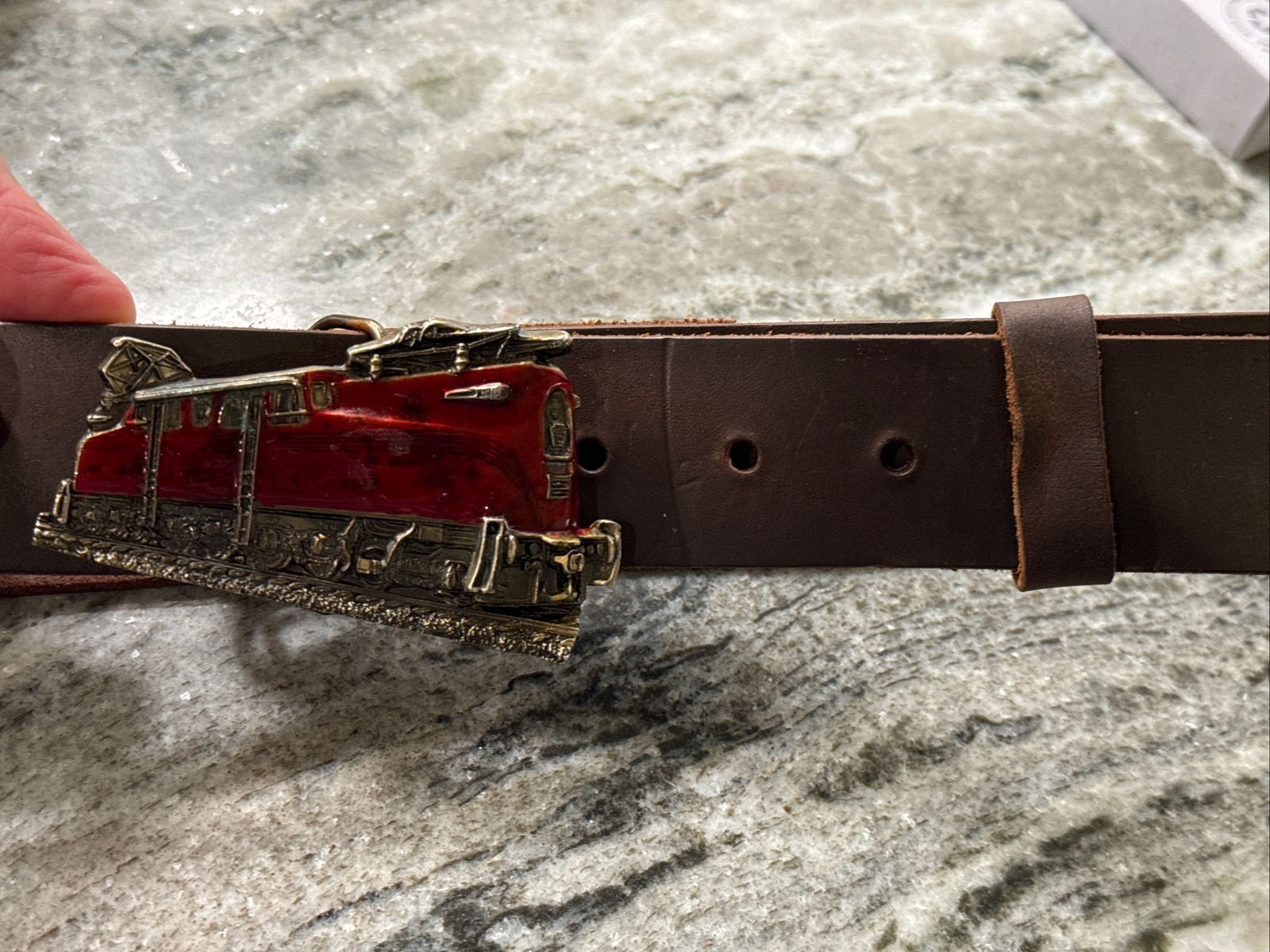 VTG 1983 GREAT AMERICAN BUCKLE ALTOONA WORKS RPR TRAIN BUCKLE W/ LEATHER BELT