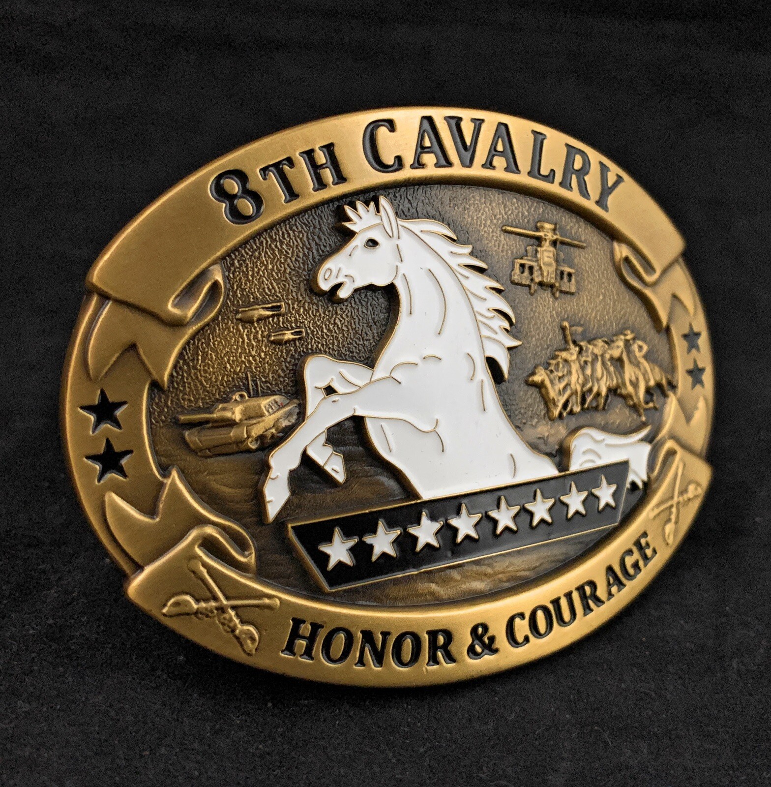 🌟US Army 8th Cavalry Regiment, Honor & Courage Crest Insignia Brass Belt Buckle