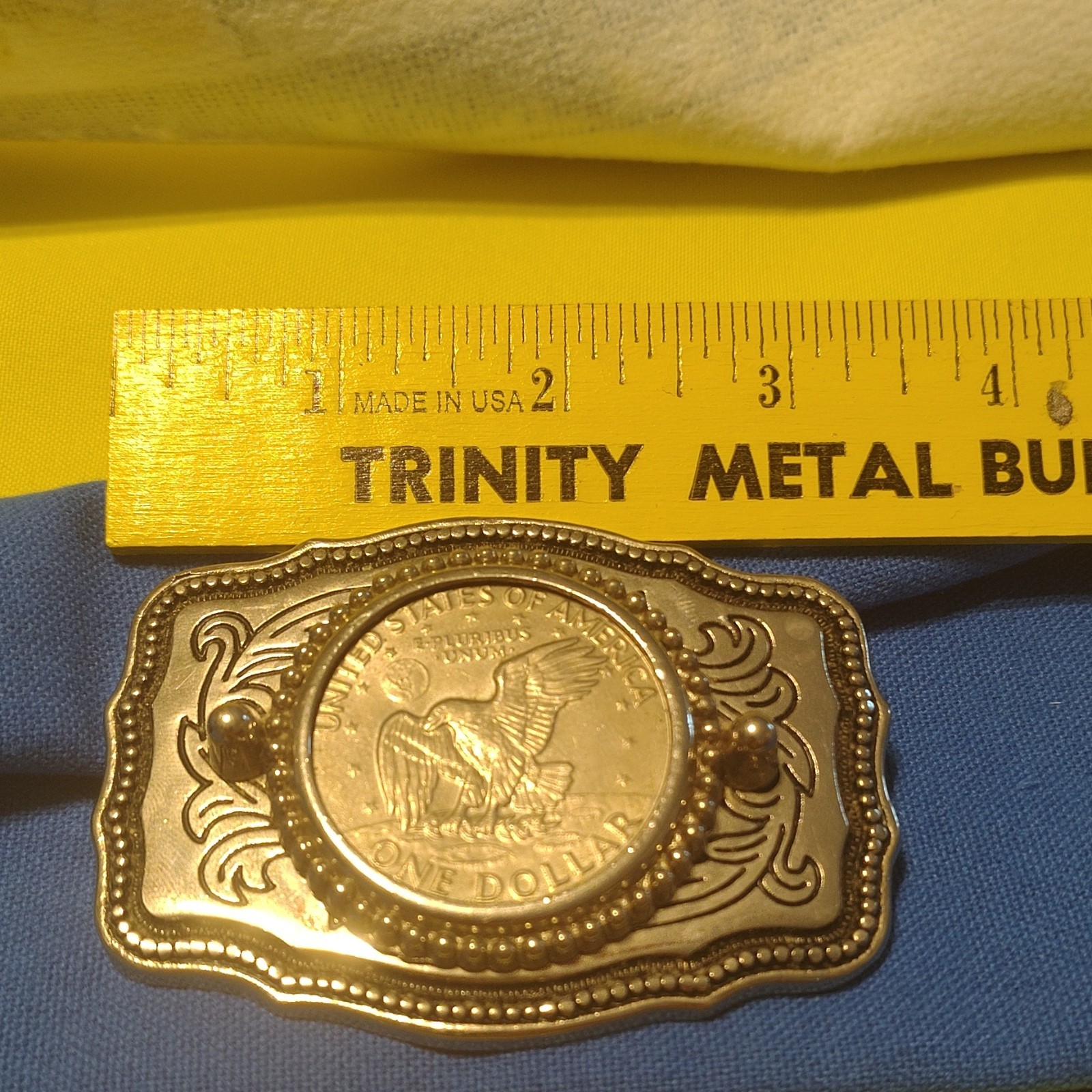 Men&rsquo;s Western Silver Tone Metal Belt Buckle 1.5&Prime; Scroll US $1 Eagle Coin