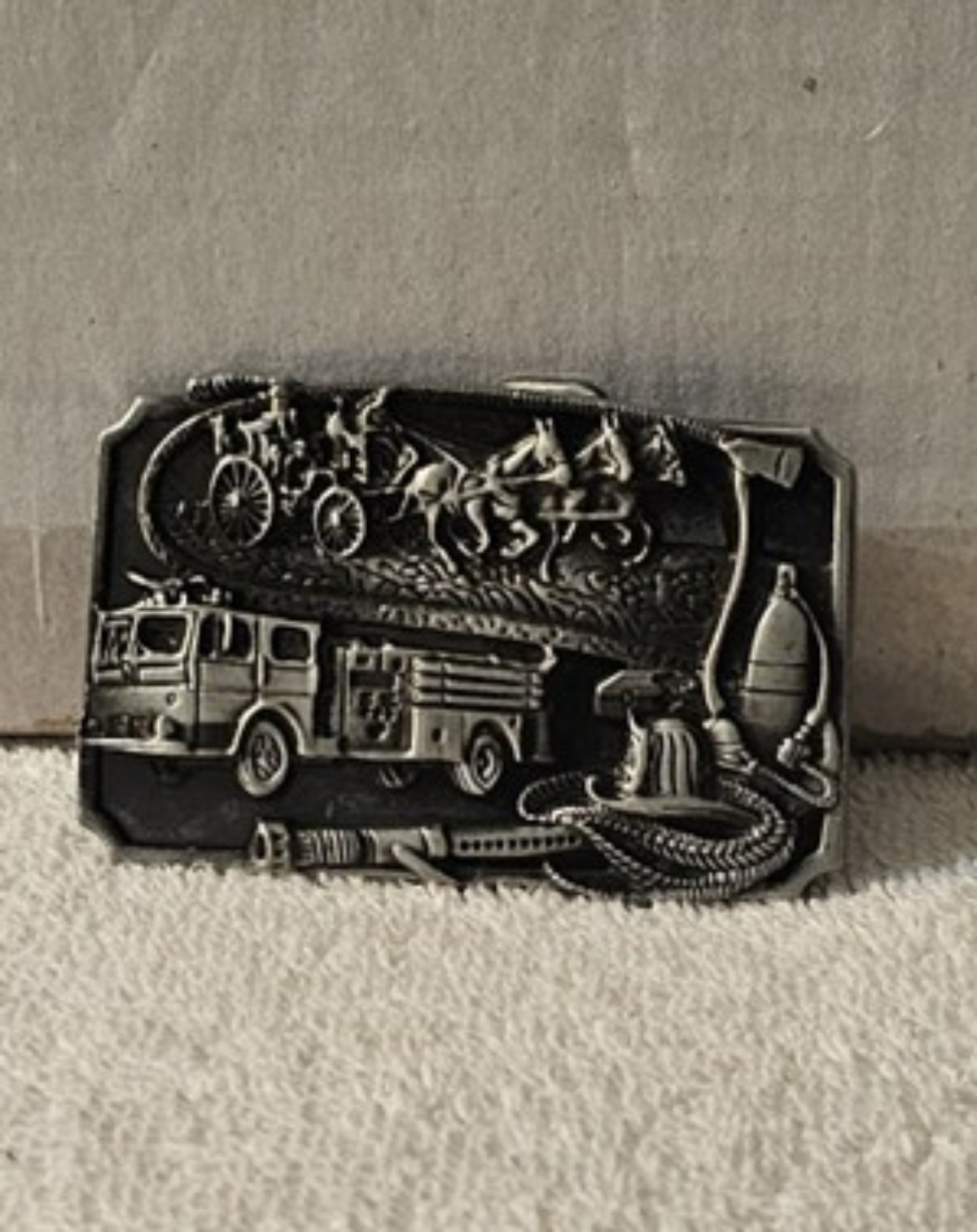 FIRE TRUCK HORSES FIREFIGHTER FIRE DEPARTMENT HOSE AXE HAT BELT BUCKLE