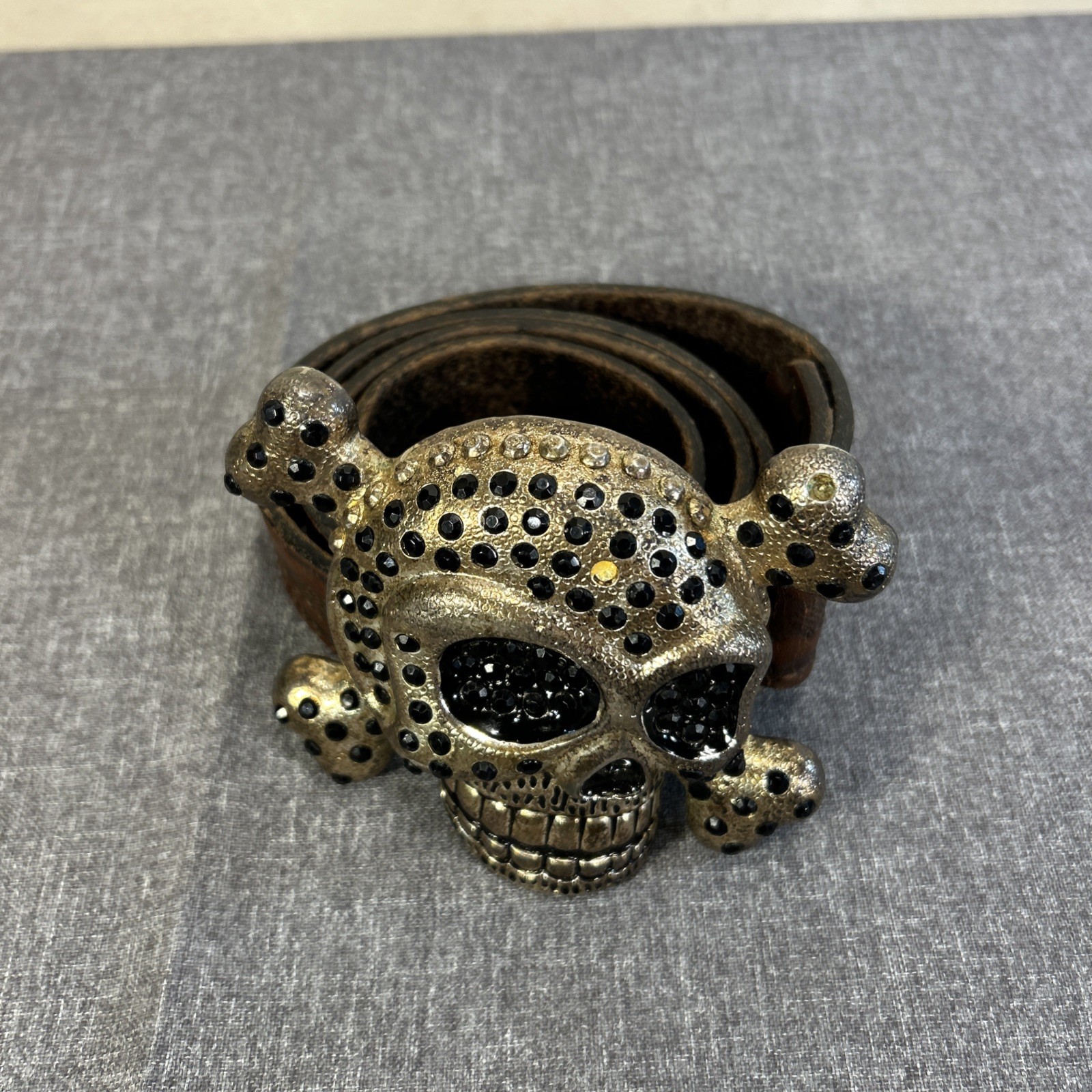 Skull Pirate And Crossbones With Black Stones Metal Belt Buckle W/Leather Belt