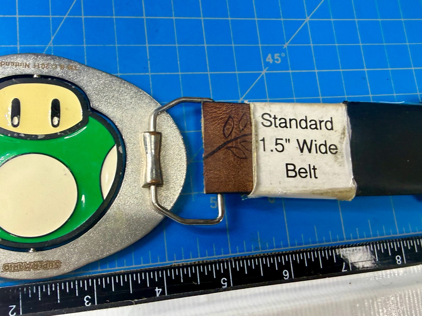 Nintendo Super Mario Bros Game Spinning Mushroom Reversible Novelty Belt Buckle