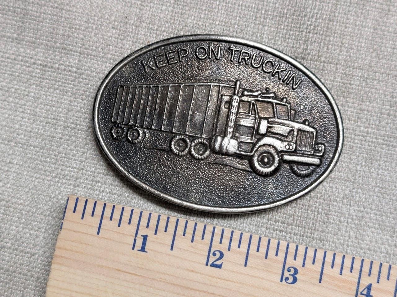 vintage KEEP ON TRUCKING belt buckle TRUCKER semi-truck WESTERN cowboy