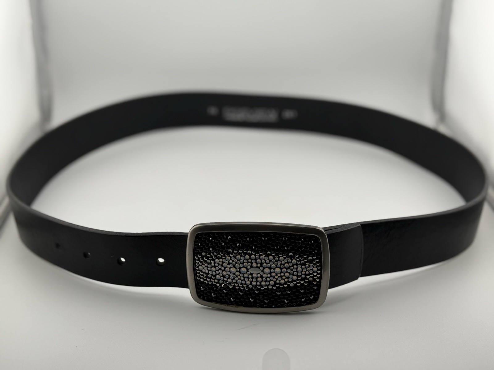 Preview Premium Italian black leather belt featuring a Stingray skin buckle