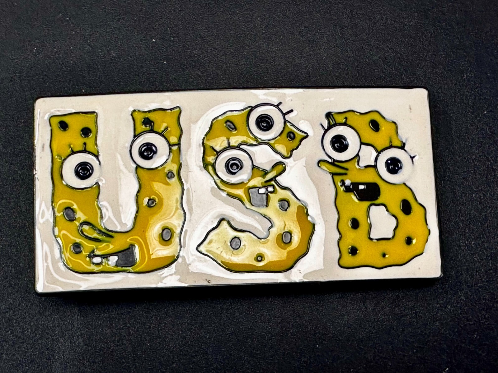 Yellow USB Letters Sponge Bob? Eyes Teeth Novelty Funny Belt Buckle