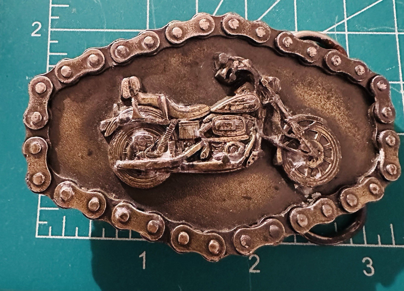 Vintage Men&rsquo;s Motorcycle Biker Belt Buckle Chain Accent Bronze/Gold ©1981