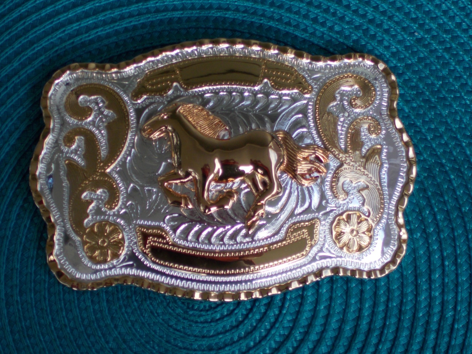 1- Western Running Horse Buckle Gold-Silver Color 5-1/2×3-3/4 in.
