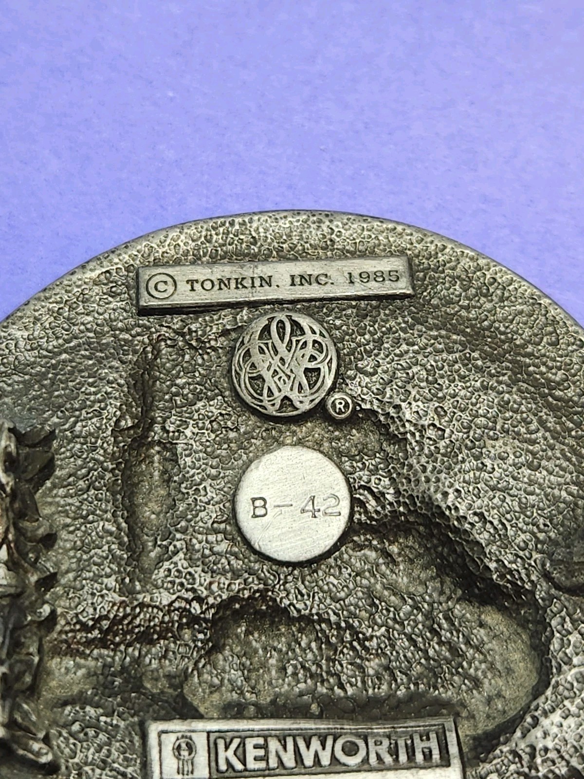 KENWORTH Tonkin 1985 B-42 Pewter Belt Buckle Semi Truck Trucker Vintage