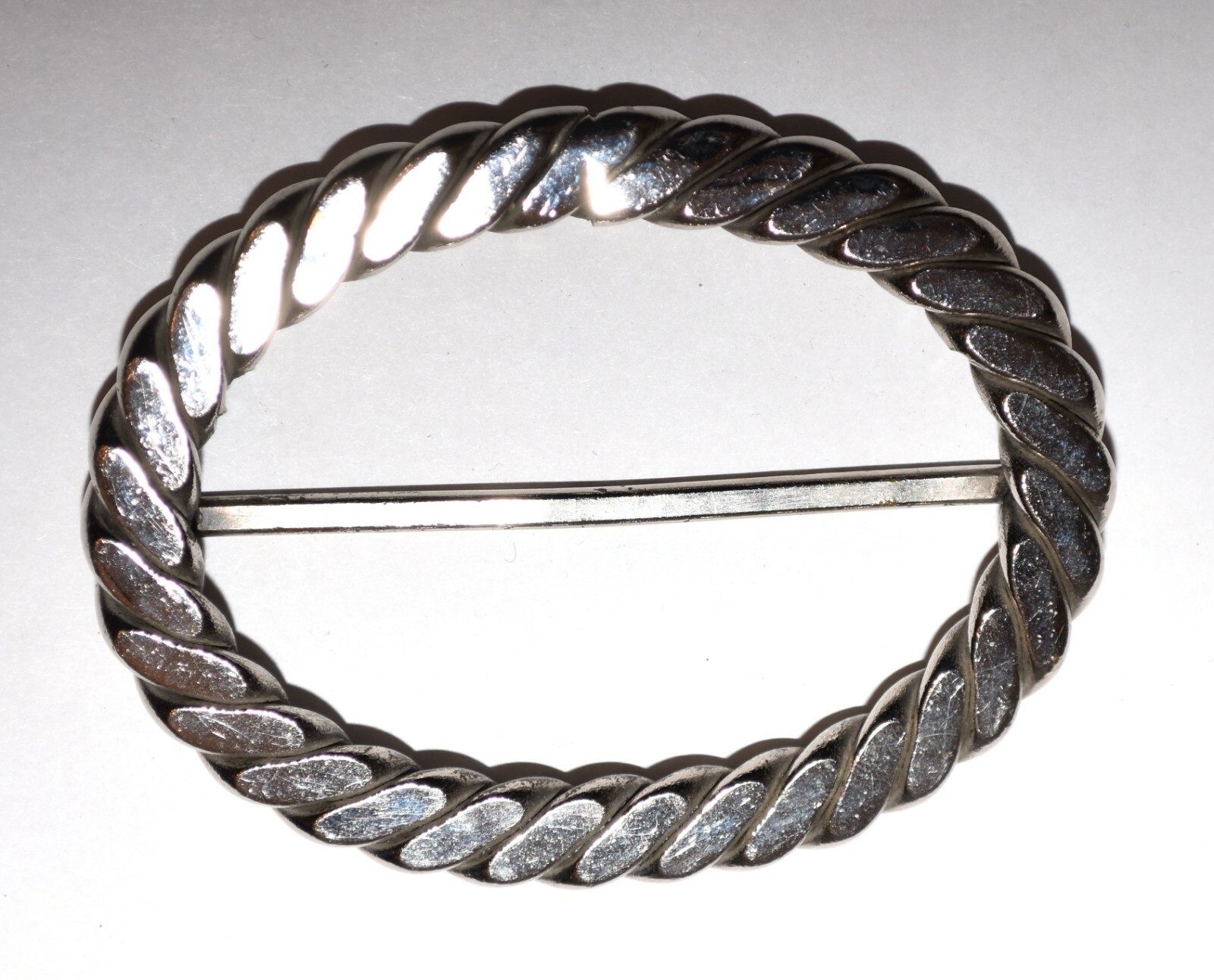Twisted Rope Designed Silver Tone Oval Shaped Belt Buckle 3.25&Prime; Long 2.5&Prime; High