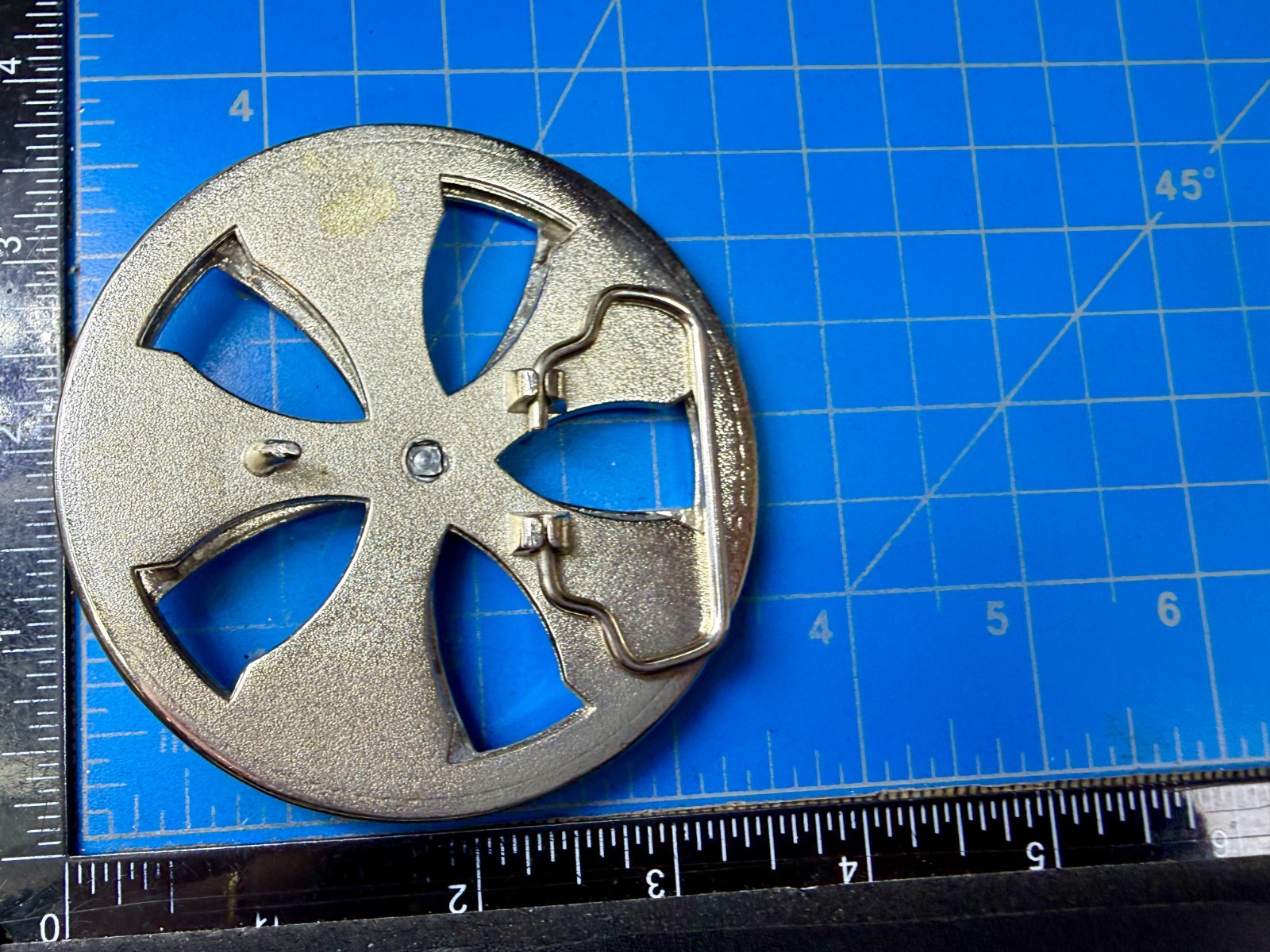 Round Sports Car Truck Rim Tire Spinner Moving Wheel Silver Color Belt Buckle