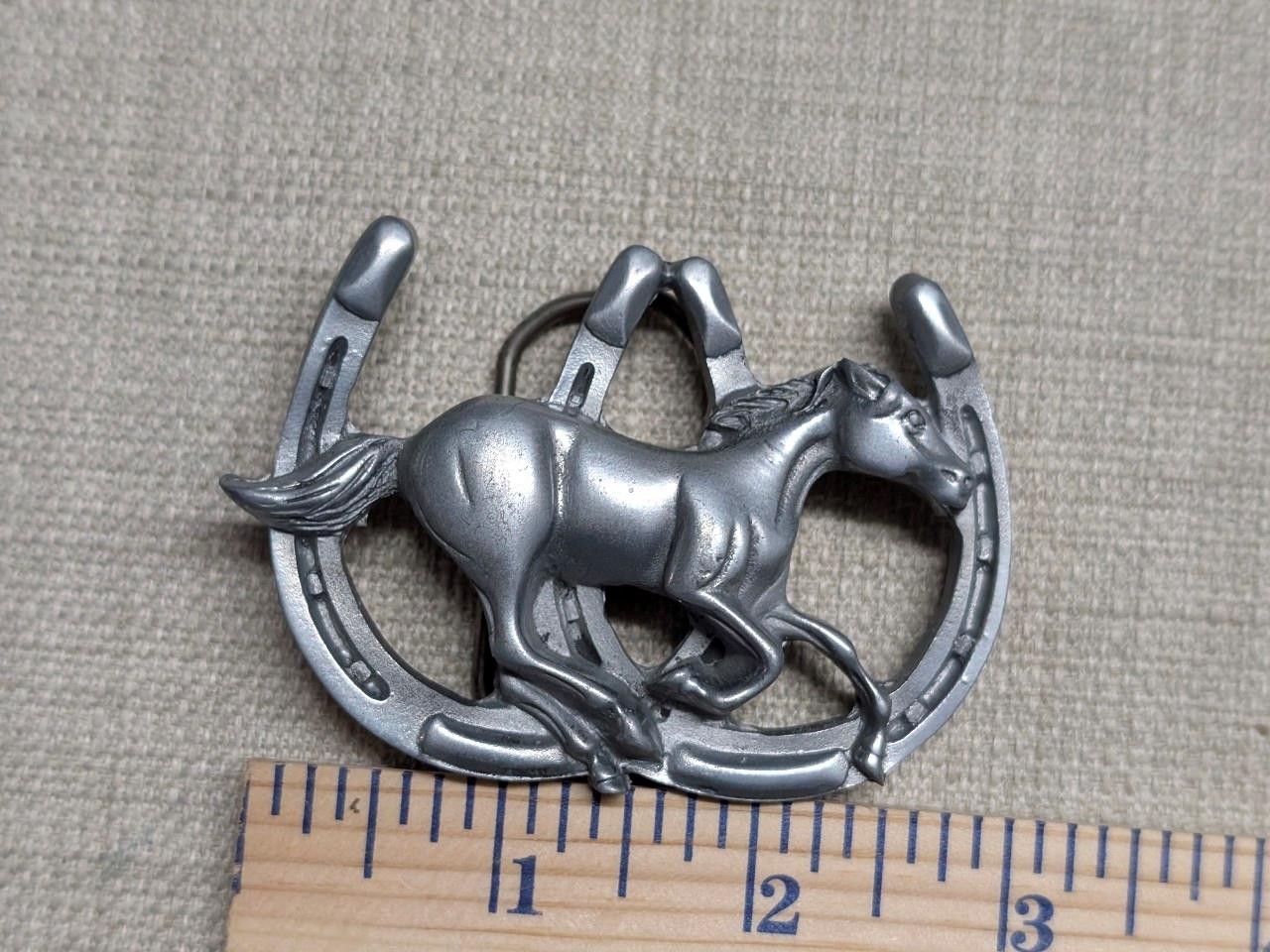 vintage HORSE belt buckle HORSESHOES cowboy WESTERN mustang PEWTER rodeo